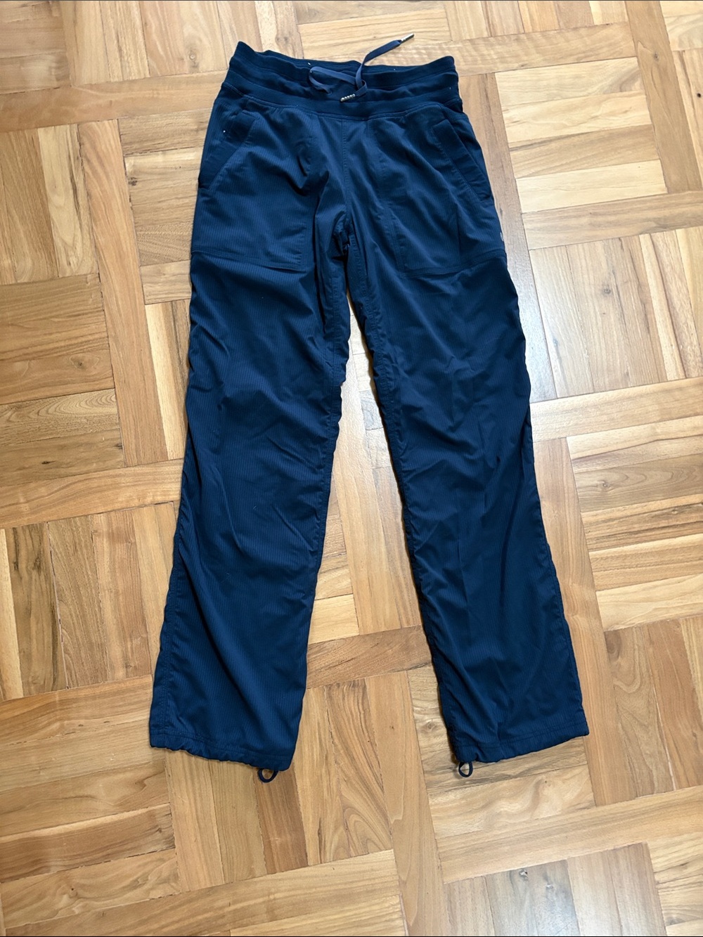 Lululemon women's lined Navy  Active Pants Sz 4